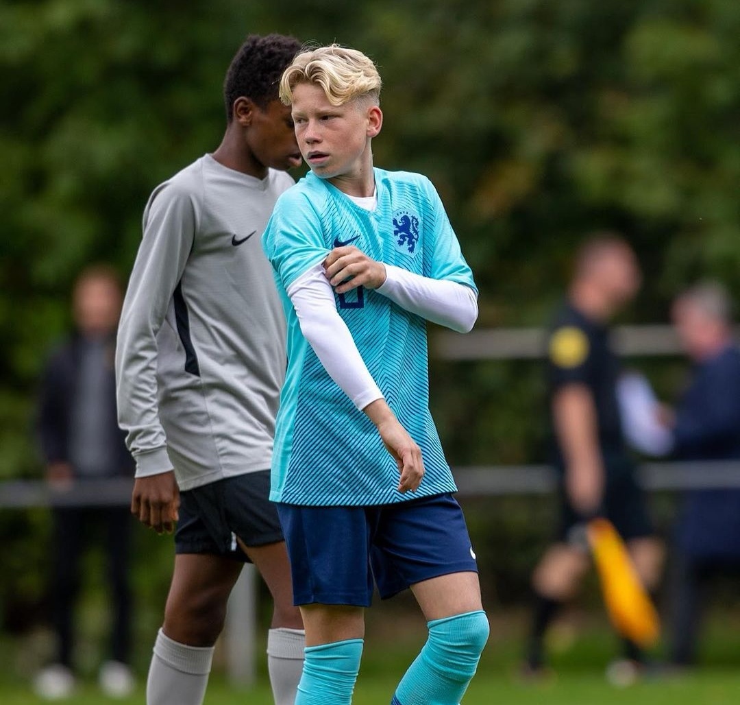 包含集结日突围战来临；费耶诺德围绕荷甲伤情更新；话题不断；数据趋势出现新变化的词条