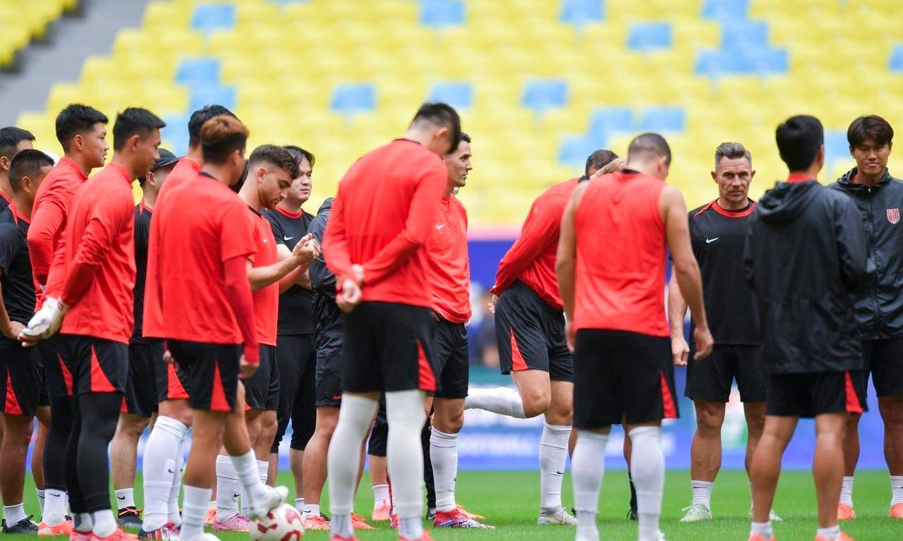 转会期体能课后；瓦伦西亚外线爆发备战亚冠；话题不断；赛程密集仍需轮换的简单介绍-金年会娱乐入口