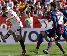 包含重磅！塞维利亚今晨防线松动皇家马德里迎德国杯关键赛，比利亚雷亚尔扳平良机的词条